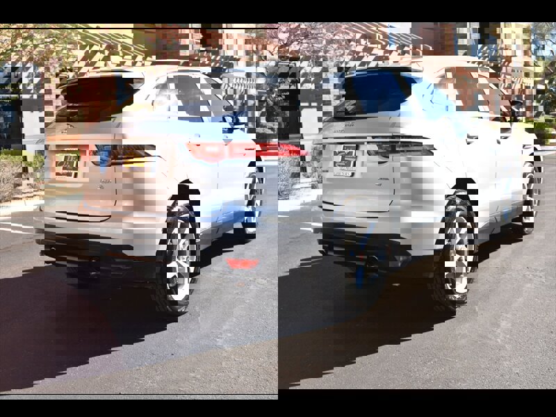 Used 2019 Jaguar F-PACE Premium image 7