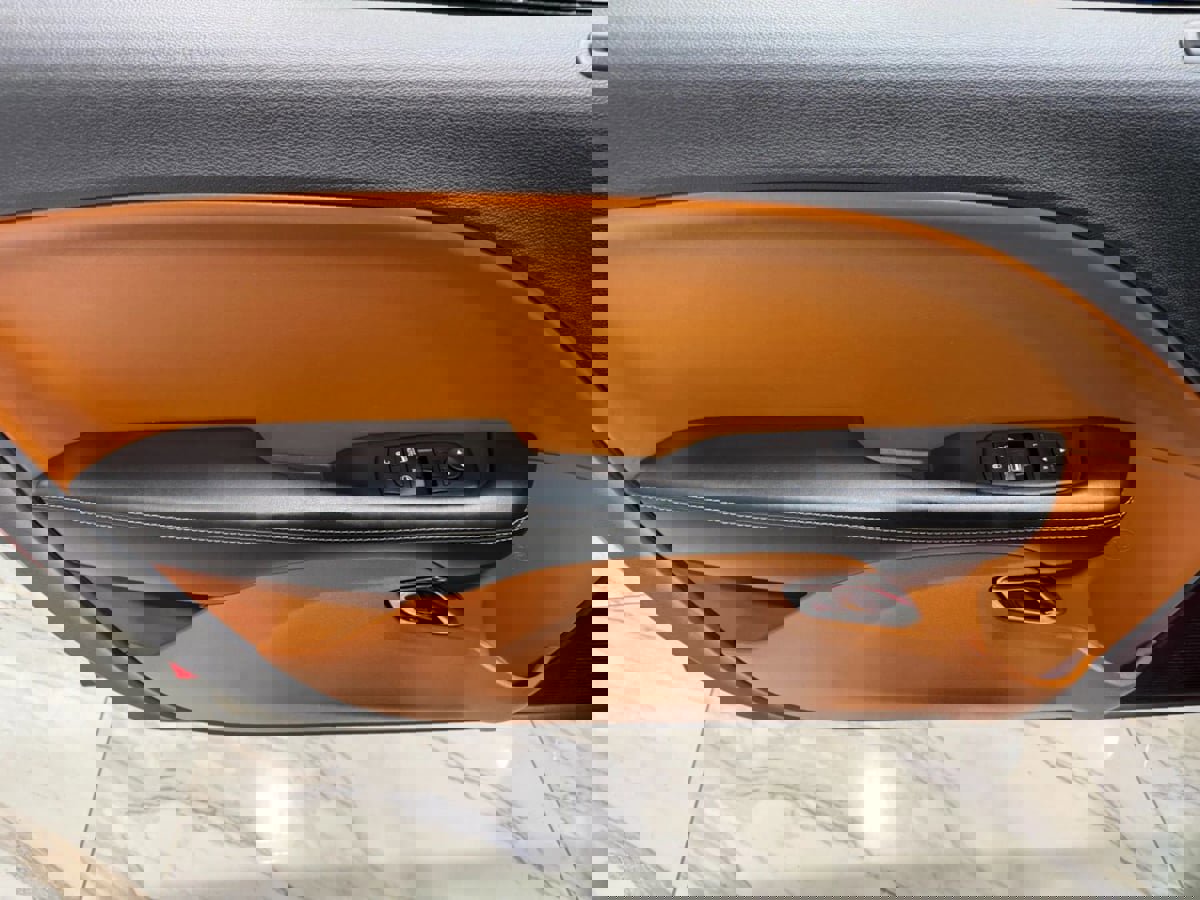 Used 2015 Dodge Challenger SRT Hellcat image 13