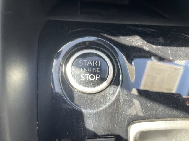 Used 2024 Nissan Versa SR FWD image 13
