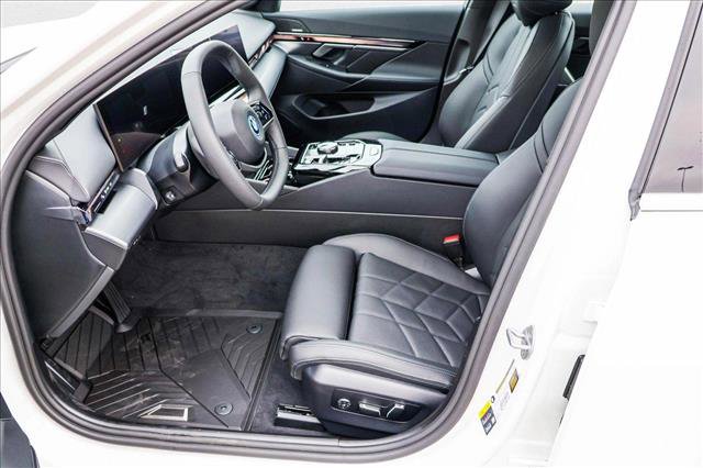 Used 2025 BMW i5 xDrive40 w/ Premium Package image 12
