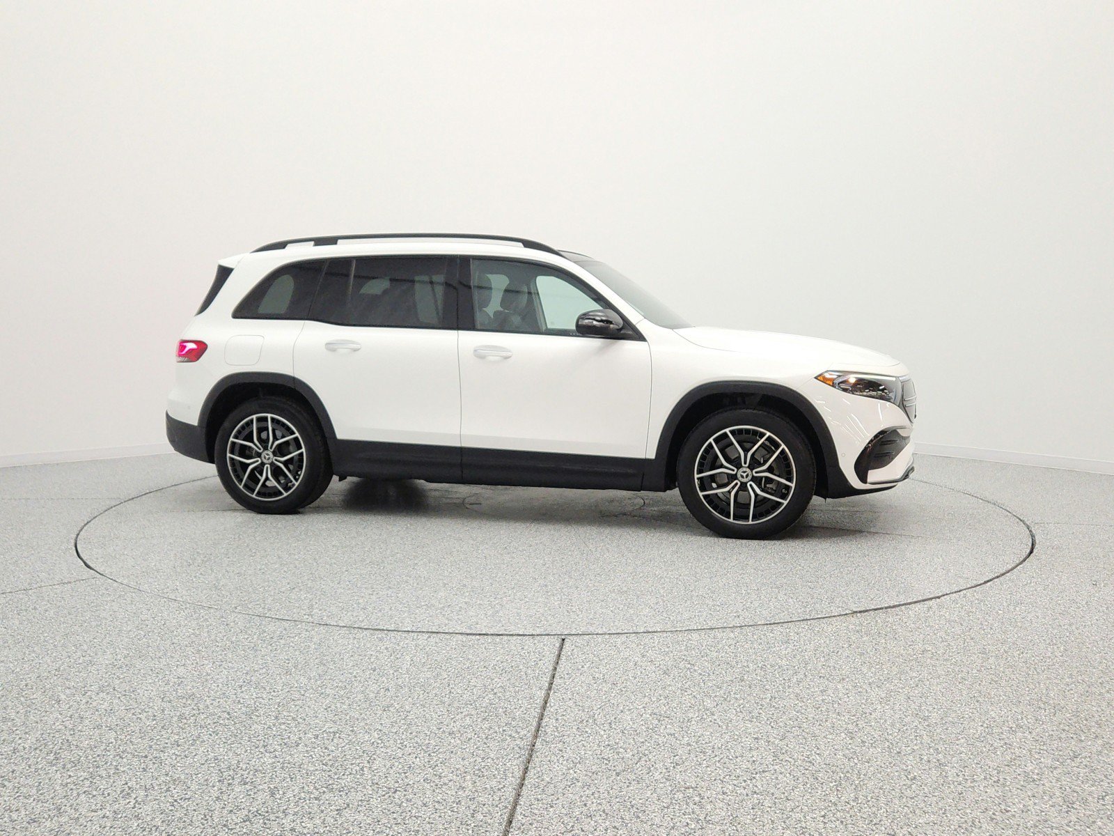 Used 2023 Mercedes-Benz EQB 350 4MATIC SUV image 4