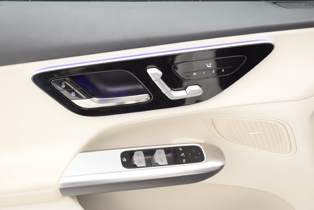 Certified 2025 Mercedes-Benz GLC 350e 4MATIC image 21