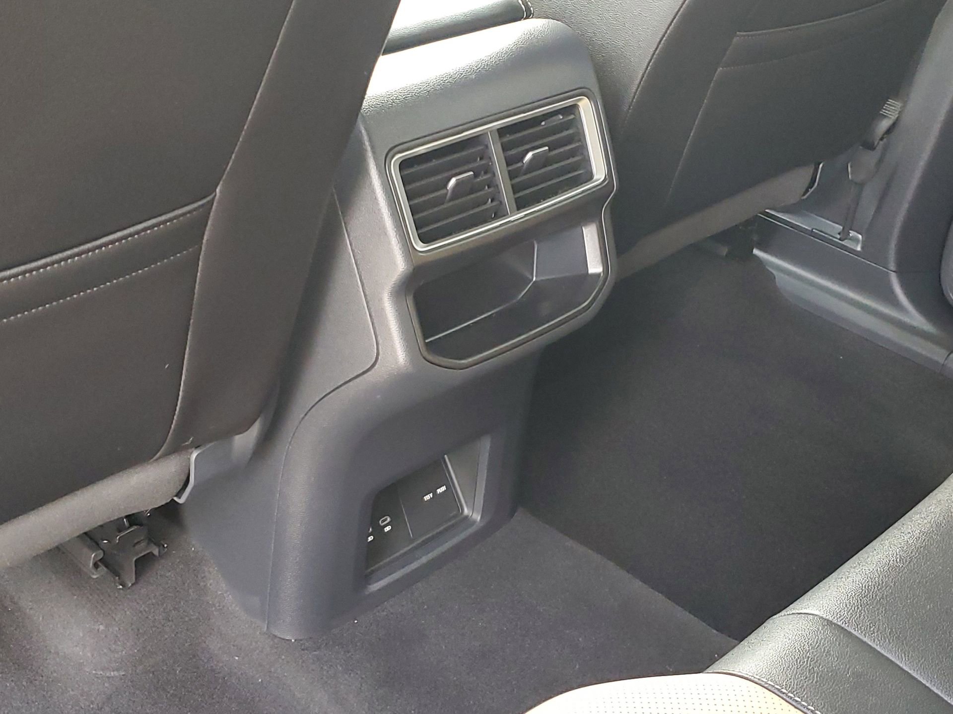 Used 2025 Volkswagen Atlas Cross Sport SE w/ Black Wheel Package image 13