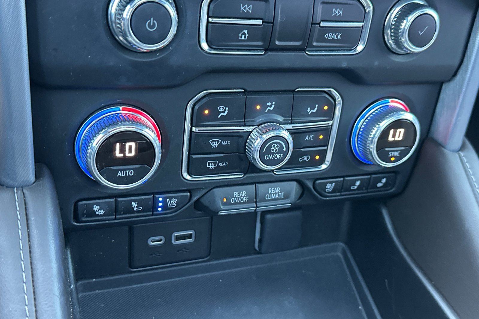 Used 2023 GMC Yukon SLT AWD/4WD image 28