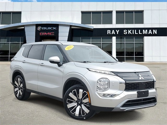 Used 2025 Mitsubishi Outlander SE image 1