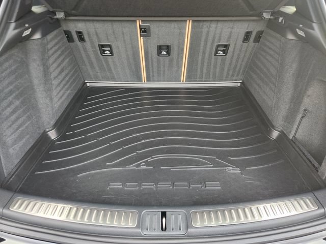 Used 2025 Porsche Macan AWD/4WD image 32