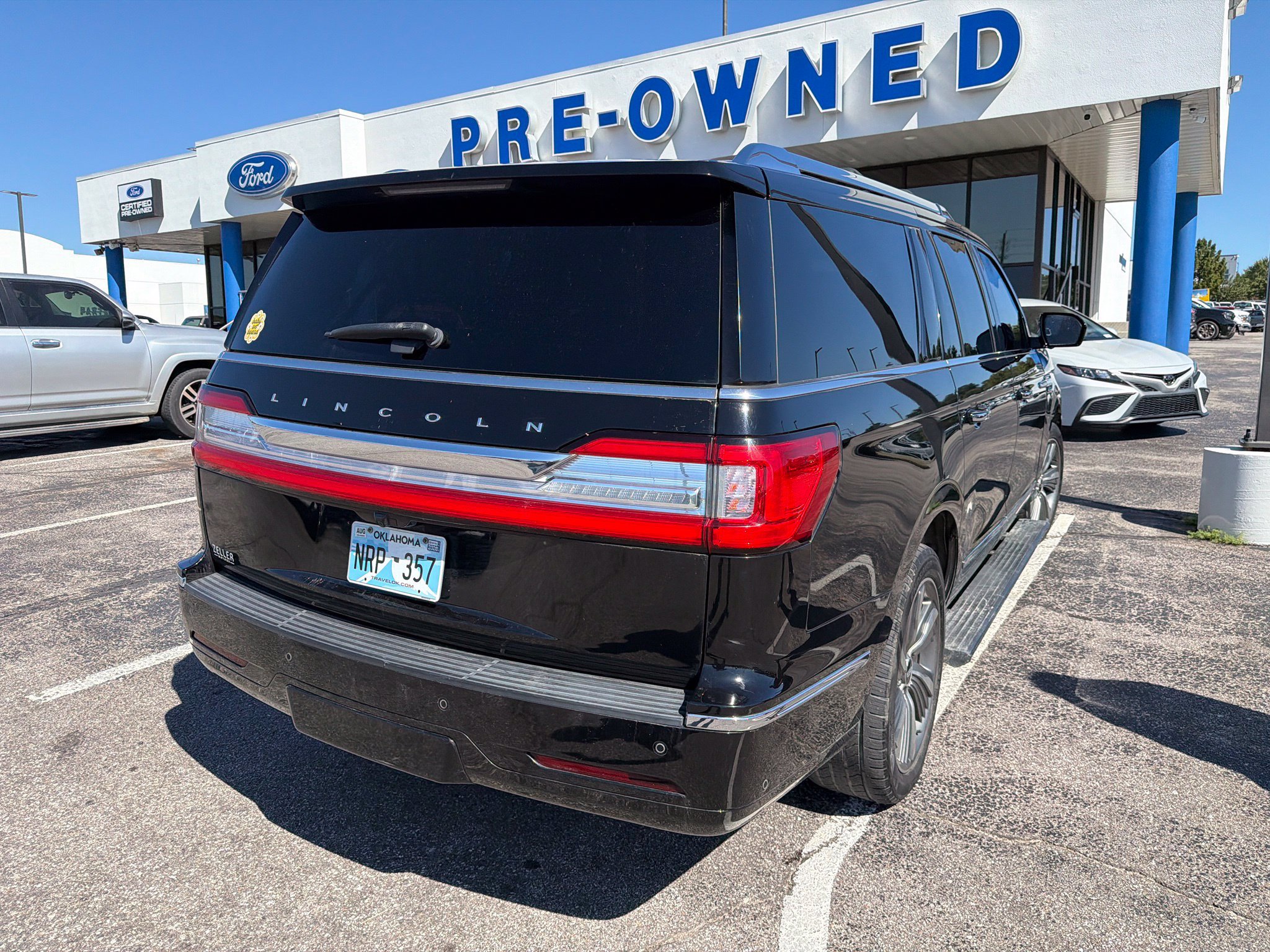 Used 2018 Lincoln Navigator L Reserve w/ Technology Package AWD/4WD image 4