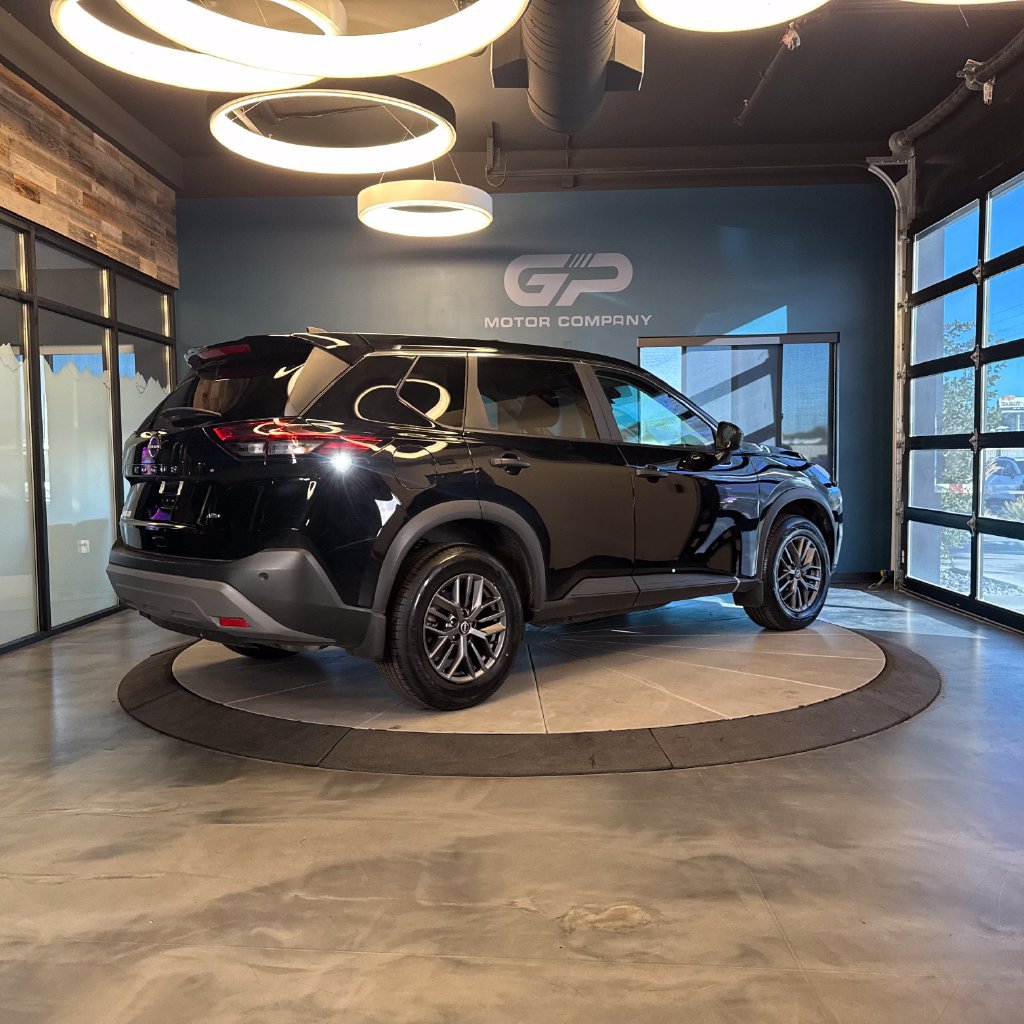 Used 2023 Nissan Rogue S AWD/4WD image 3