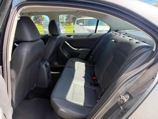 Used 2011 Volkswagen Jetta SE FWD image 8