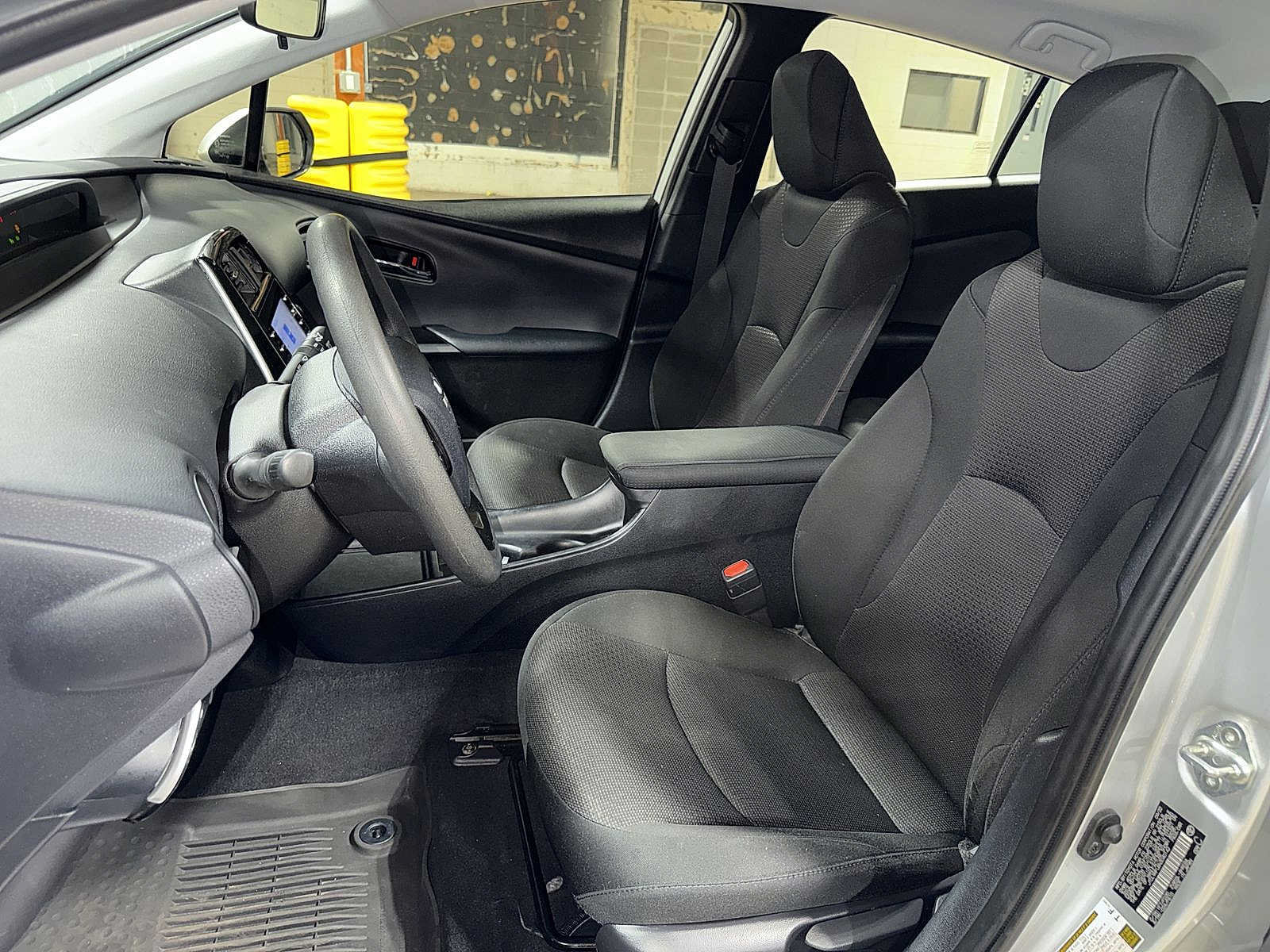 Used 2022 Toyota Prius LE AWD/4WD image 15