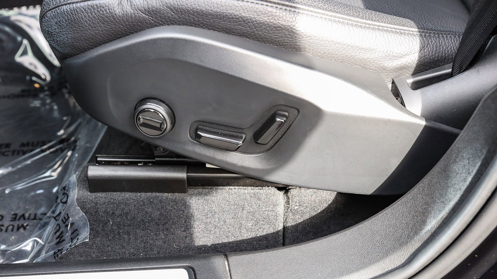 Used 2025 Volvo XC60 B5 Plus image 21