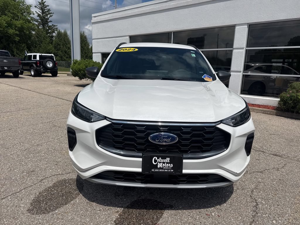 Used 2024 Ford Escape ST-Line w/ Tech Pack #1 AWD/4WD image 5