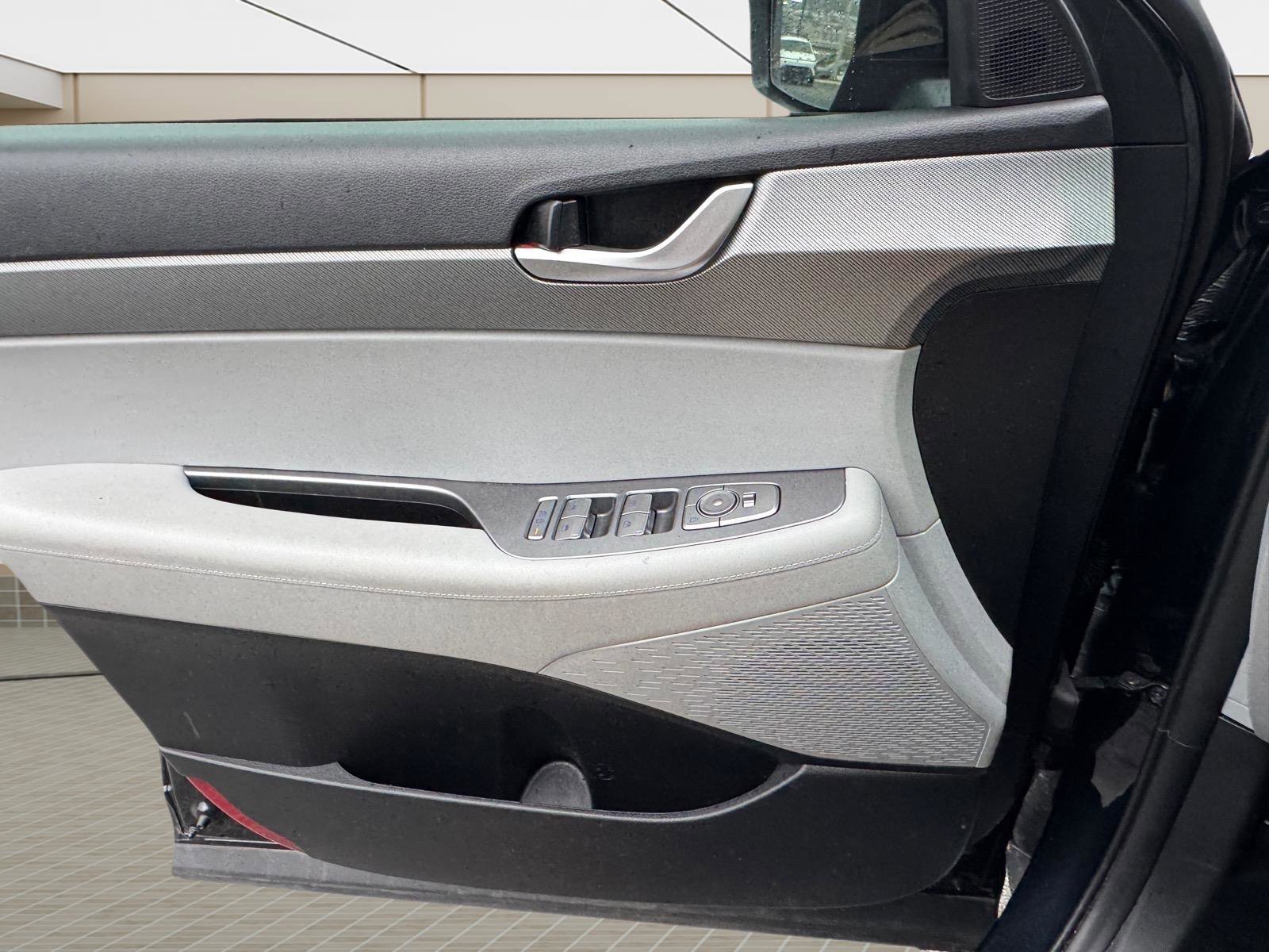 Used 2023 Hyundai Palisade SE w/ Cargo Package FWD image 19