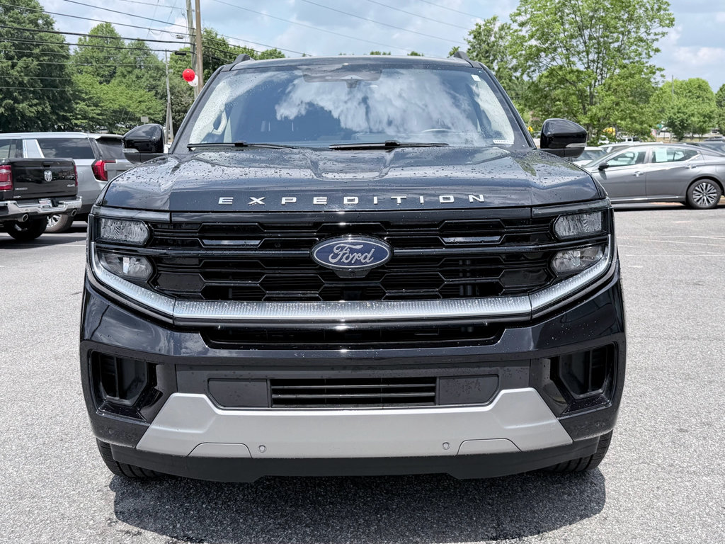 Used 2025 Ford Expedition Platinum AWD/4WD image 3