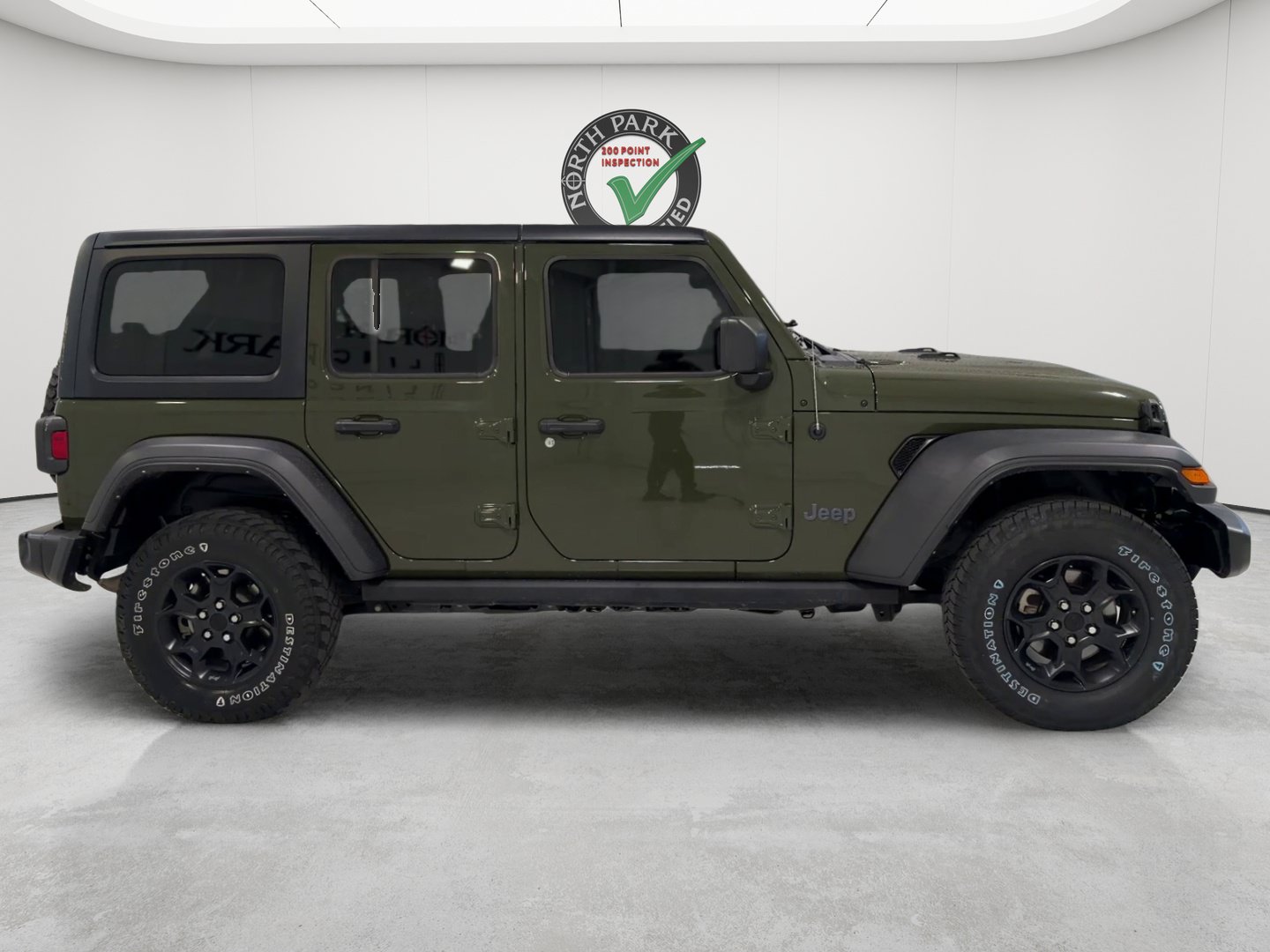 Used 2023 Jeep Wrangler Unlimited w/ Cold Weather Group AWD/4WD image 4