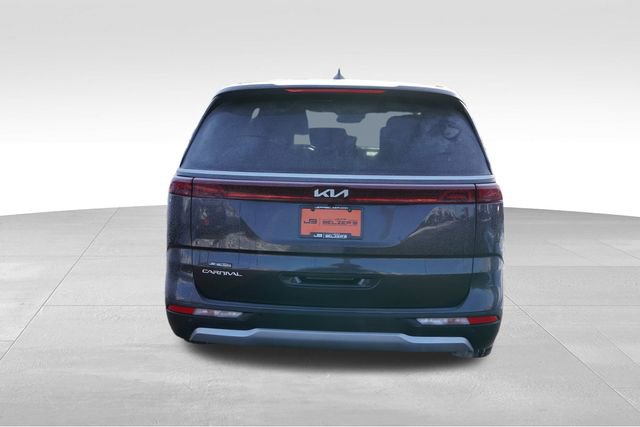 Used 2023 Kia Carnival EX image 6