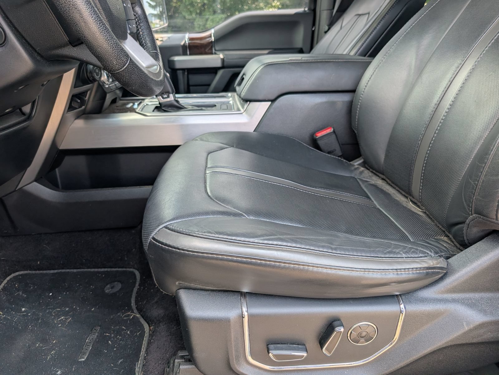 Used 2016 Ford F150 Platinum w/ Equipment Group 701A Luxury AWD/4WD image 7