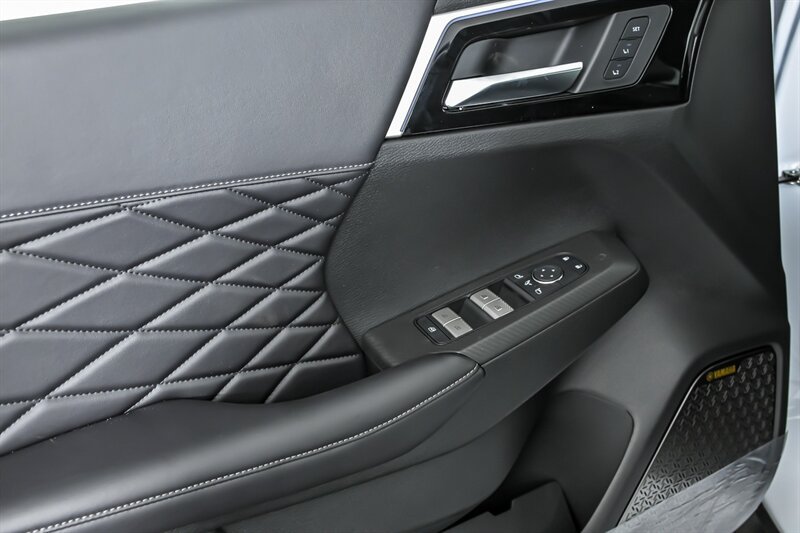 New 2026 Mitsubishi Outlander SEL Black Edition AWD/4WD image 11