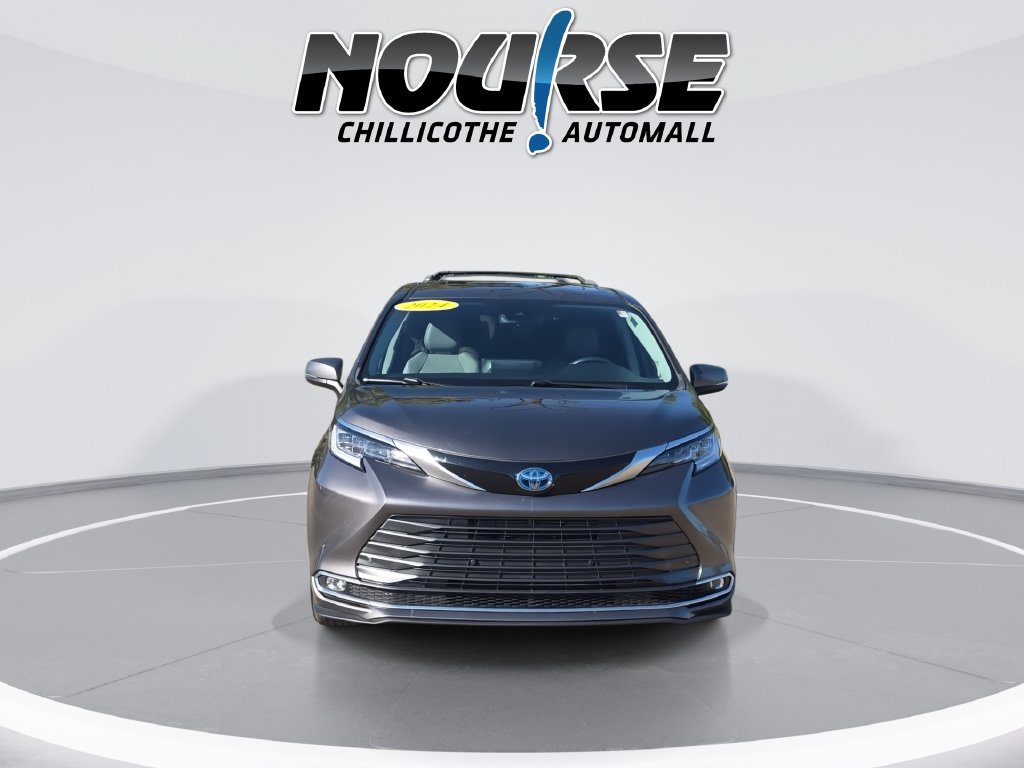 Used 2024 Toyota Sienna Limited AWD/4WD image 3