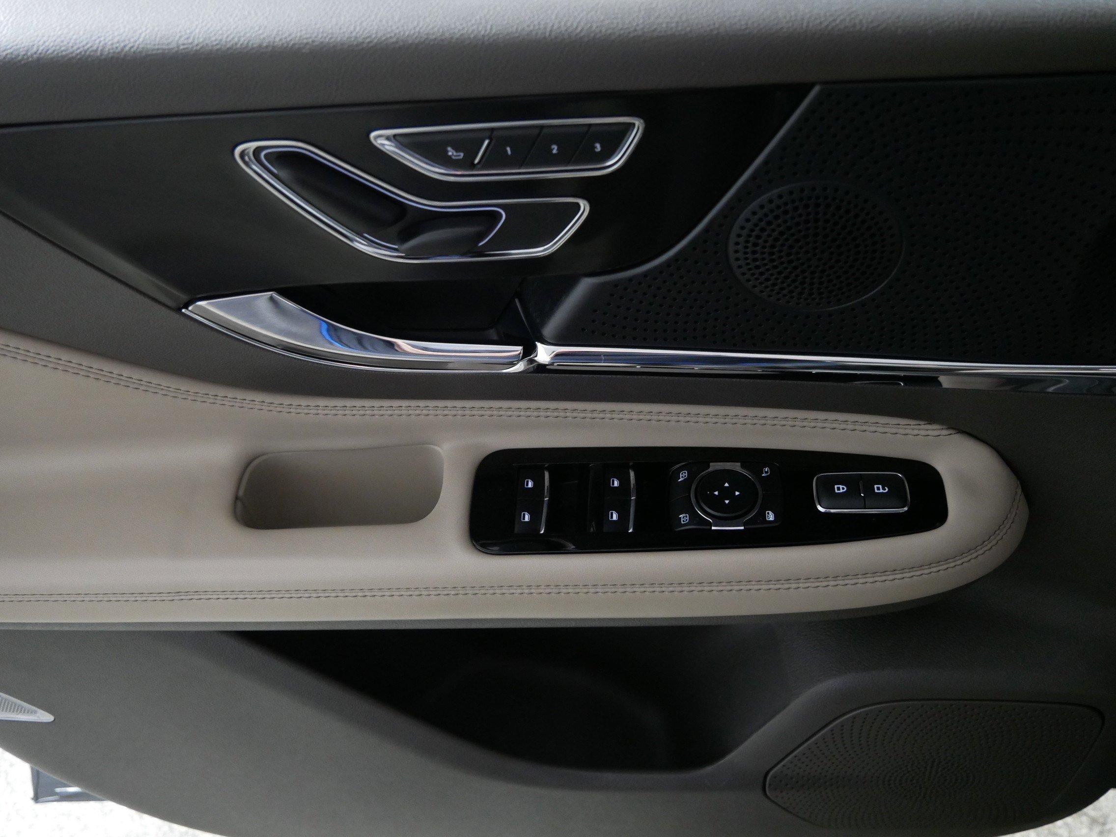 Used 2024 Lincoln Corsair Premiere w/ Equipment Group 101A image 19