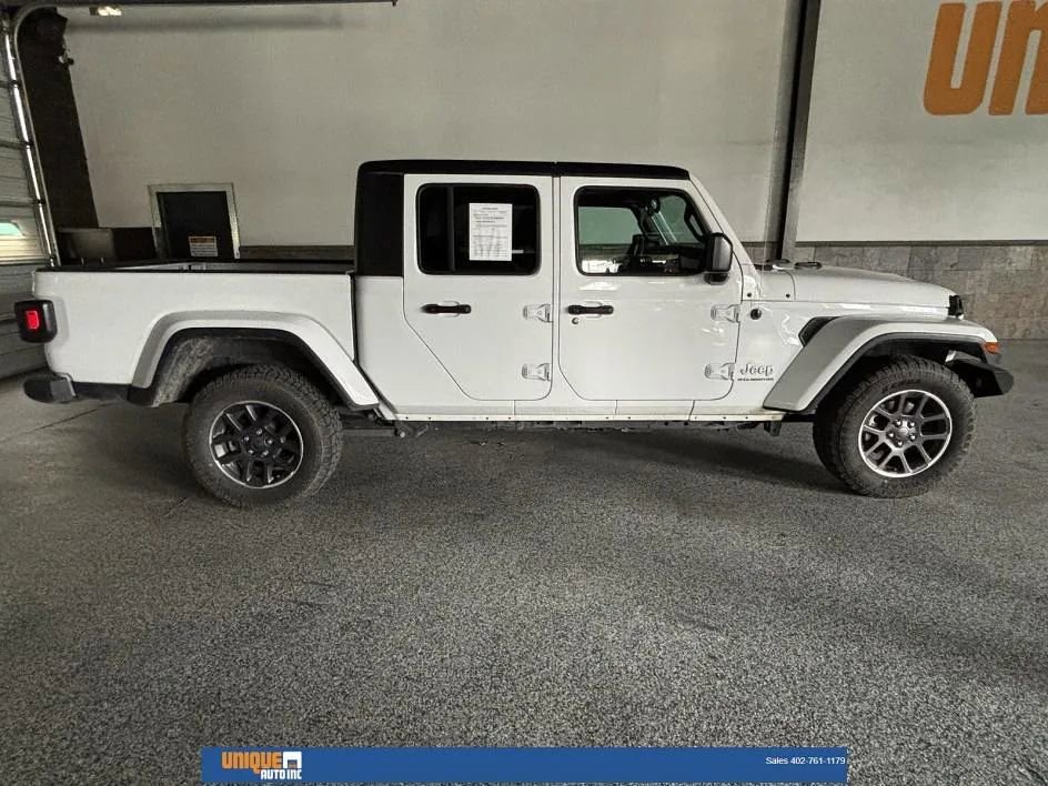 Used 2023 Jeep Gladiator Overland image 8