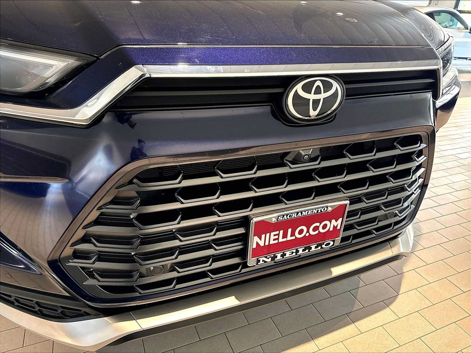 Used 2025 Toyota Grand Highlander AWD Hybrid image 34