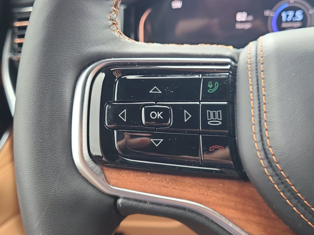 Used 2024 Jeep Grand Wagoneer Series III AWD/4WD image 21