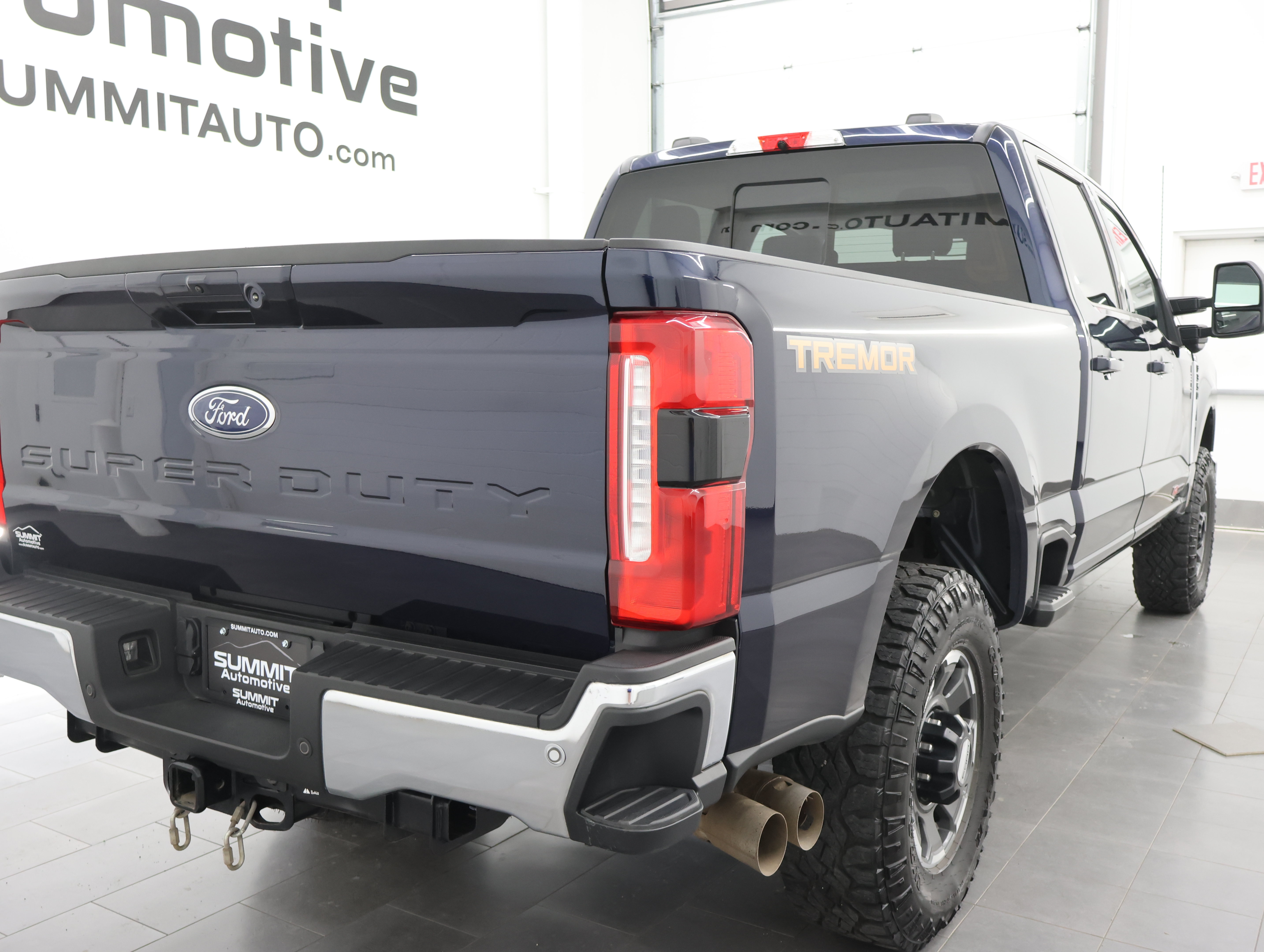 Used 2023 Ford F350 Lariat w/ Lariat Ultimate Package AWD/4WD image 4