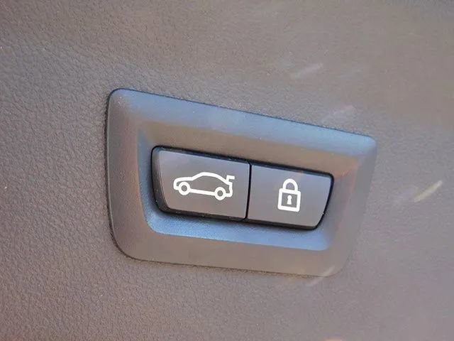 Used 2022 BMW X4 xDrive30i w/ Convenience Package image 9