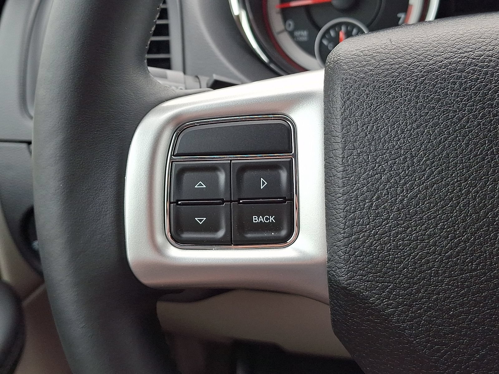 Used 2015 Dodge Grand Caravan SXT w/ Rear Park Assist Package FWD image 23