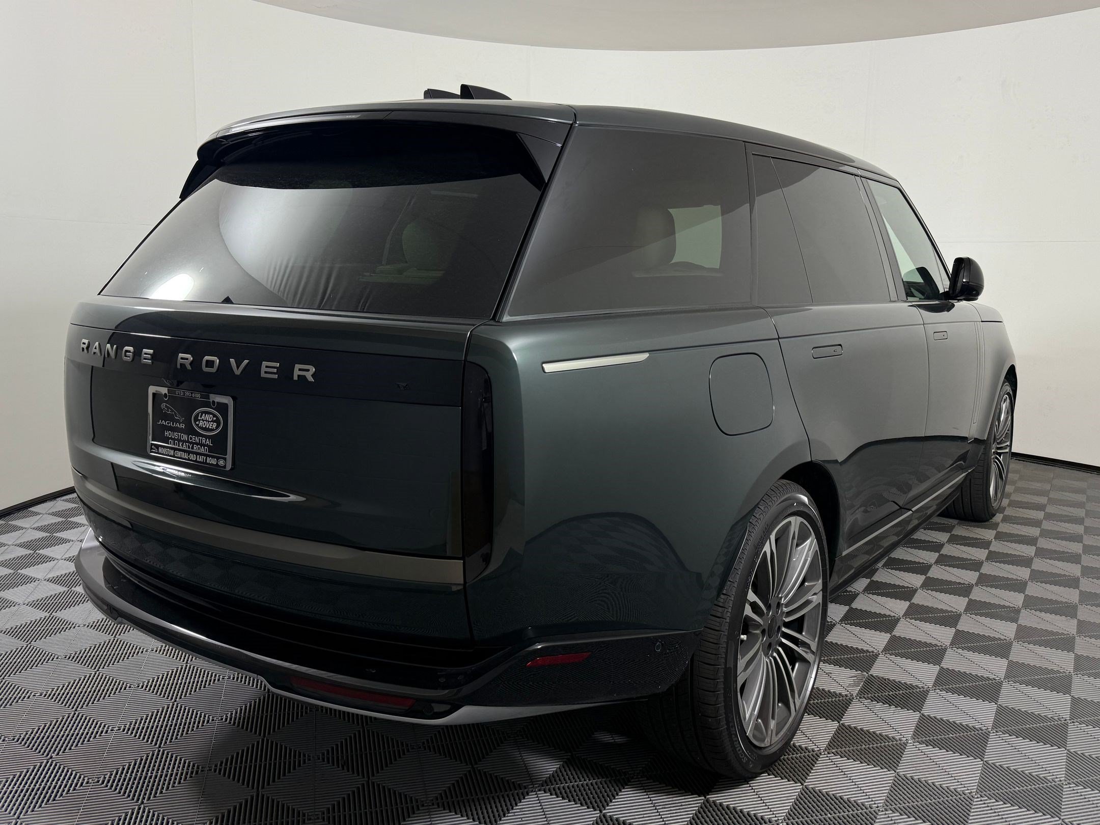 New 2026 Land Rover Range Rover Long Wheelbase SE AWD/4WD image 9