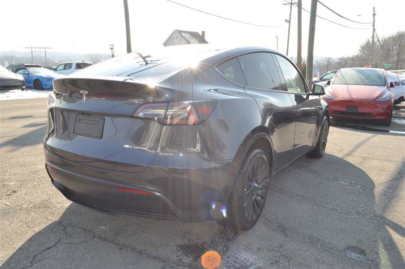 Used 2024 Tesla Model Y Long Range AWD/4WD image 5