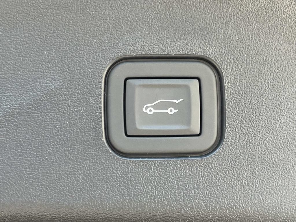 Certified 2026 Cadillac Vistiq Luxury w/ LPO, Floor Liner Package AWD/4WD image 12