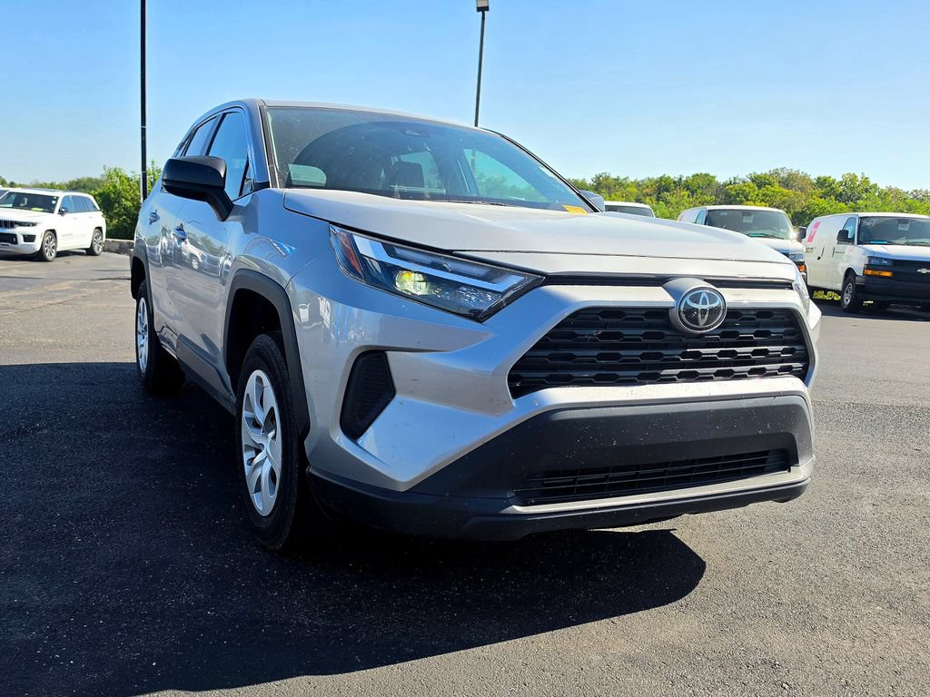 Used 2025 Toyota RAV4 LE AWD/4WD image 9