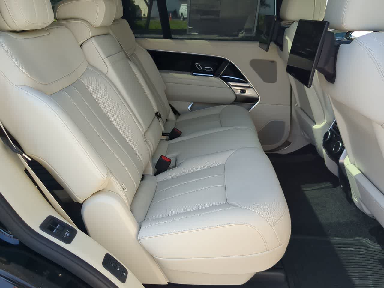New 2026 Land Rover Range Rover Long Wheelbase SE AWD/4WD image 21