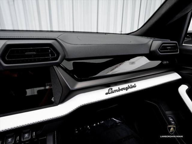 Used 2026 Lamborghini Urus SE AWD/4WD image 28