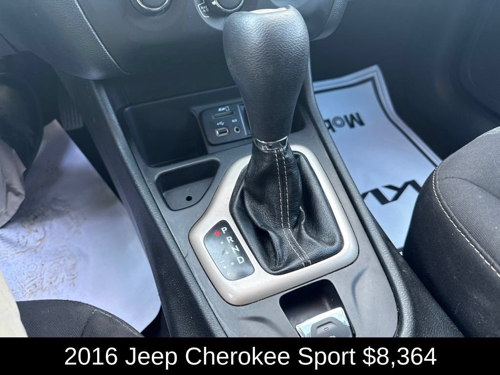 Used 2016 Jeep Cherokee Sport FWD image 27