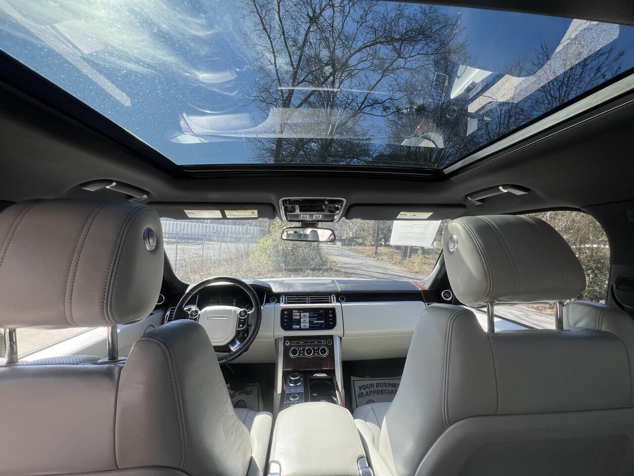 Used 2015 Land Rover Range Rover HSE image 11