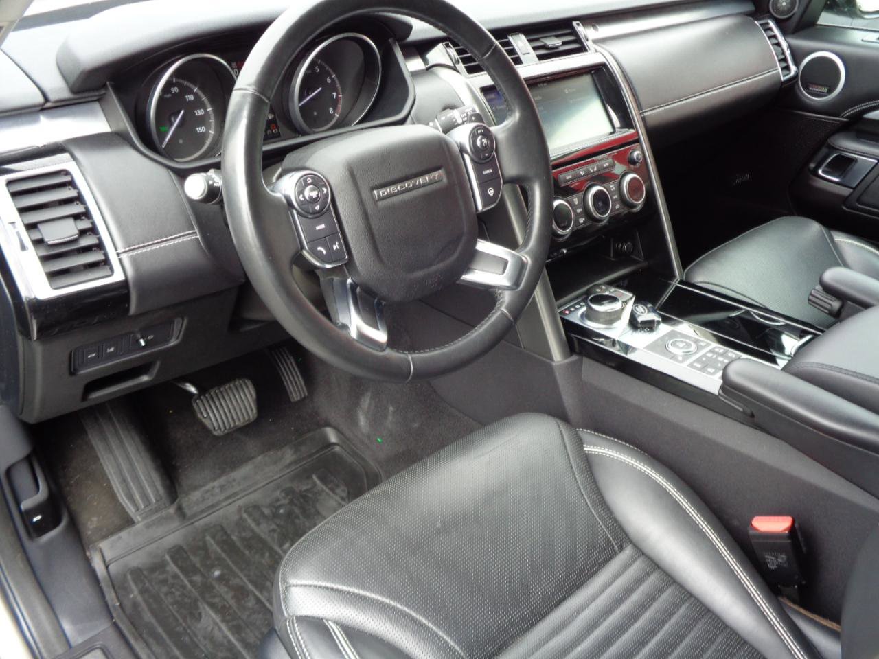 Used 2017 Land Rover Discovery First Edition image 26