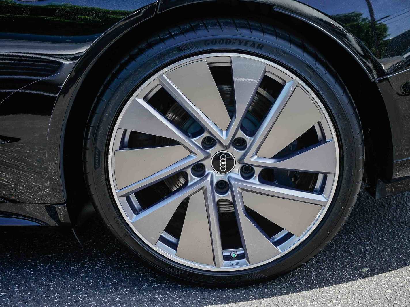 Used 2022 Audi e-tron GT Prestige w/ Prestige Package image 10