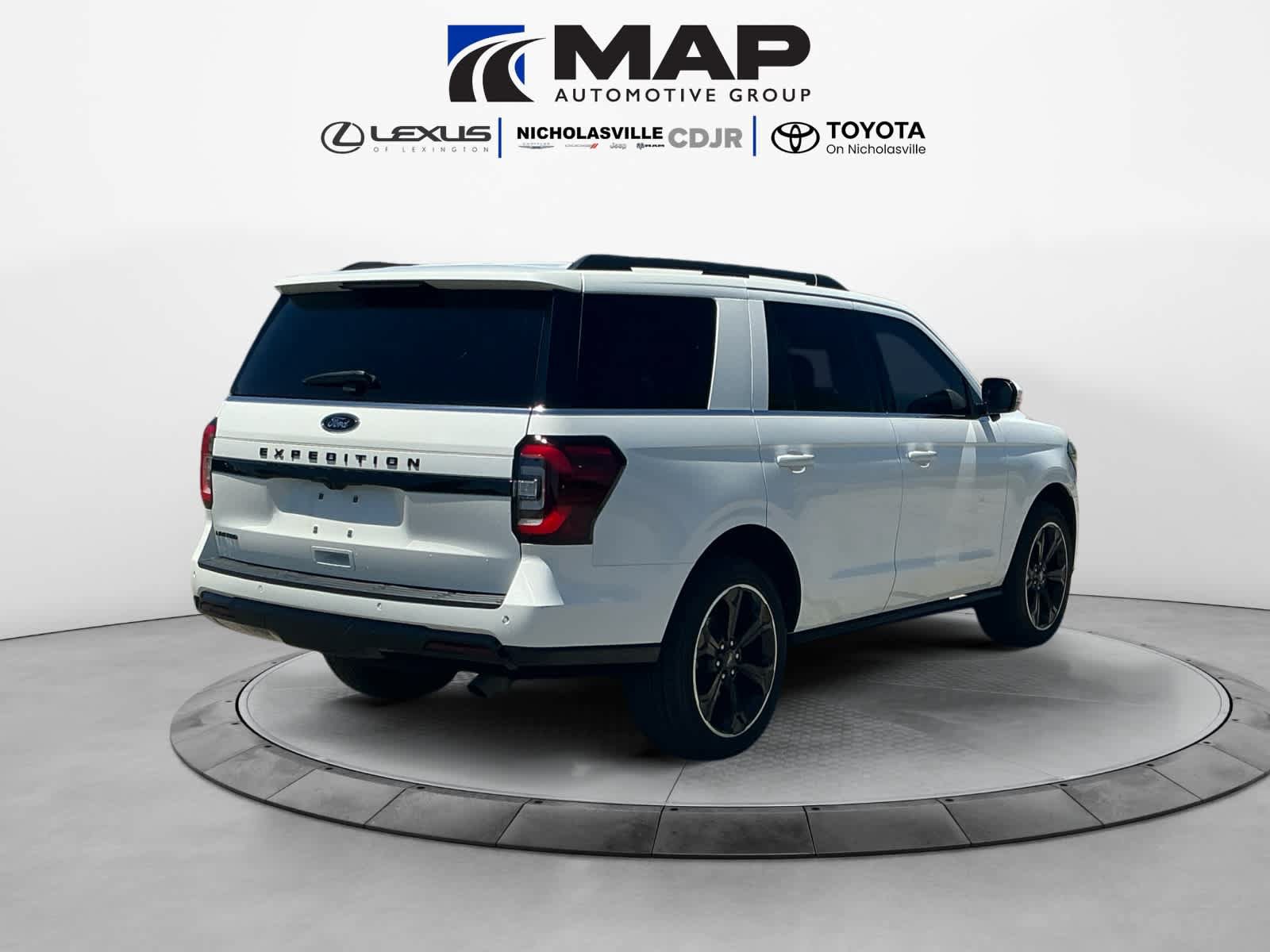 Used 2023 Ford Expedition Limited AWD/4WD image 5