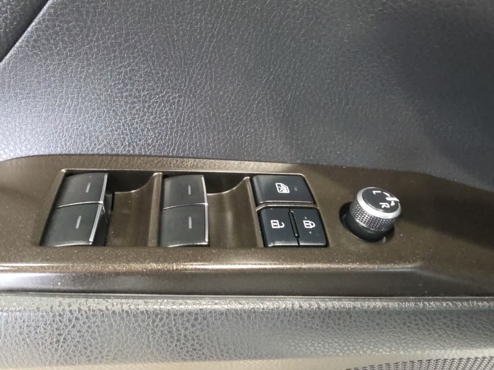 Used 2021 Toyota Camry XSE FWD image 18