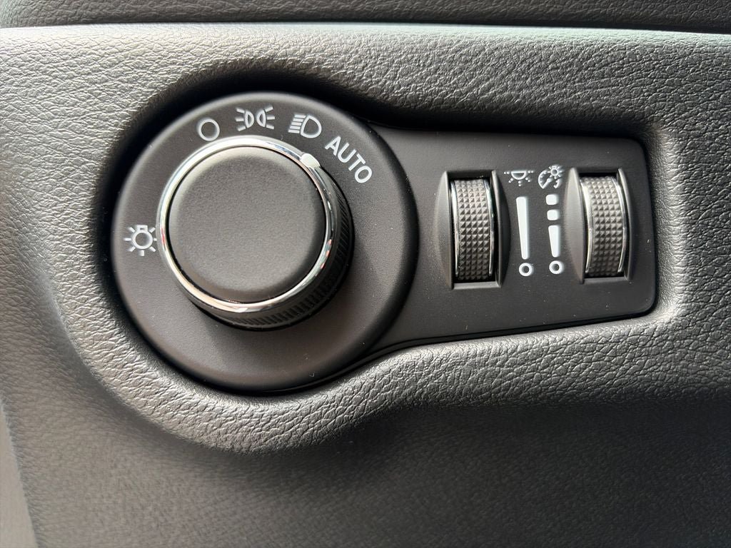 New 2027 Chrysler Pacifica LX FWD image 18