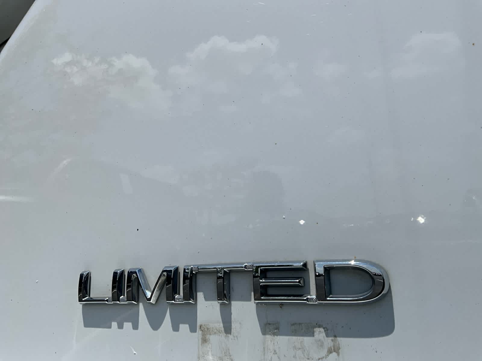 Used 2018 Chrysler Pacifica Limited FWD image 18