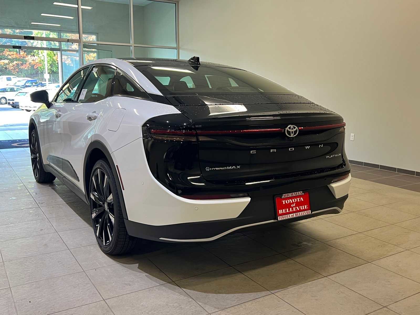 New 2026 Toyota Crown Platinum image 4