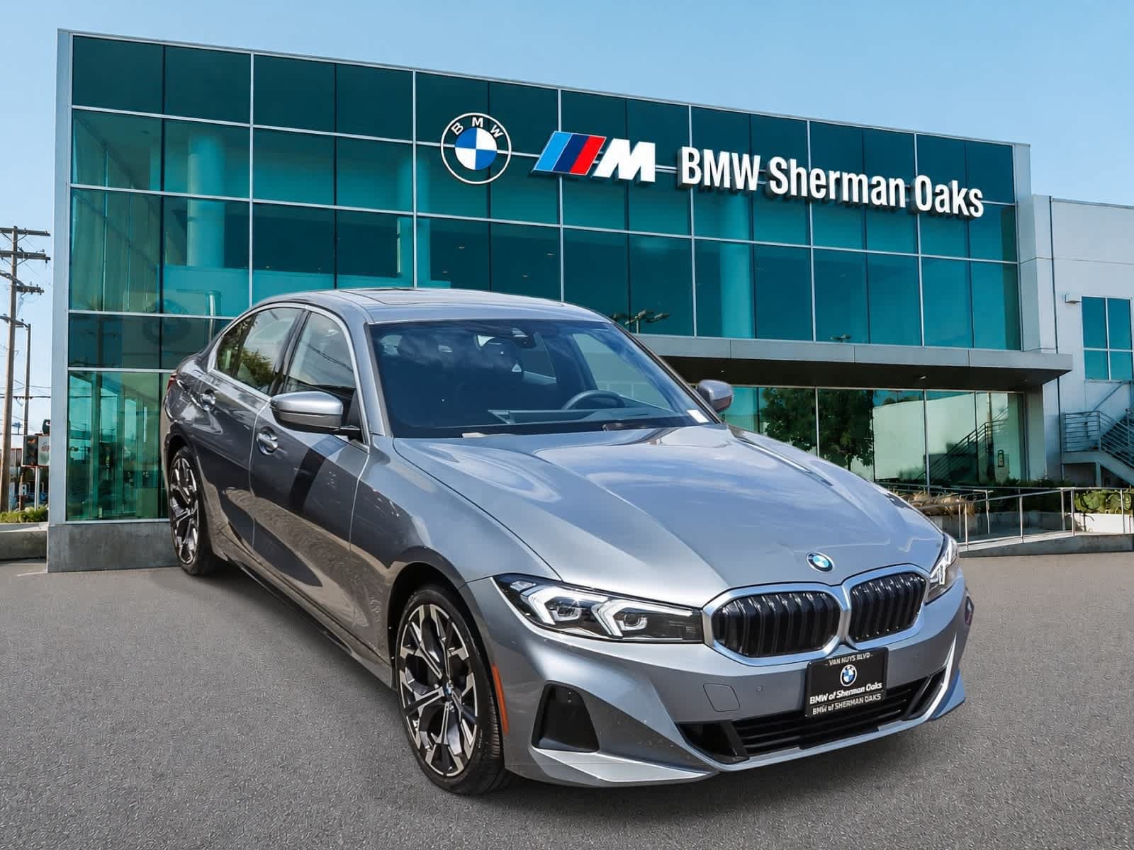 Used 2026 BMW 330i Sedan w/ Premium Package RWD image 3