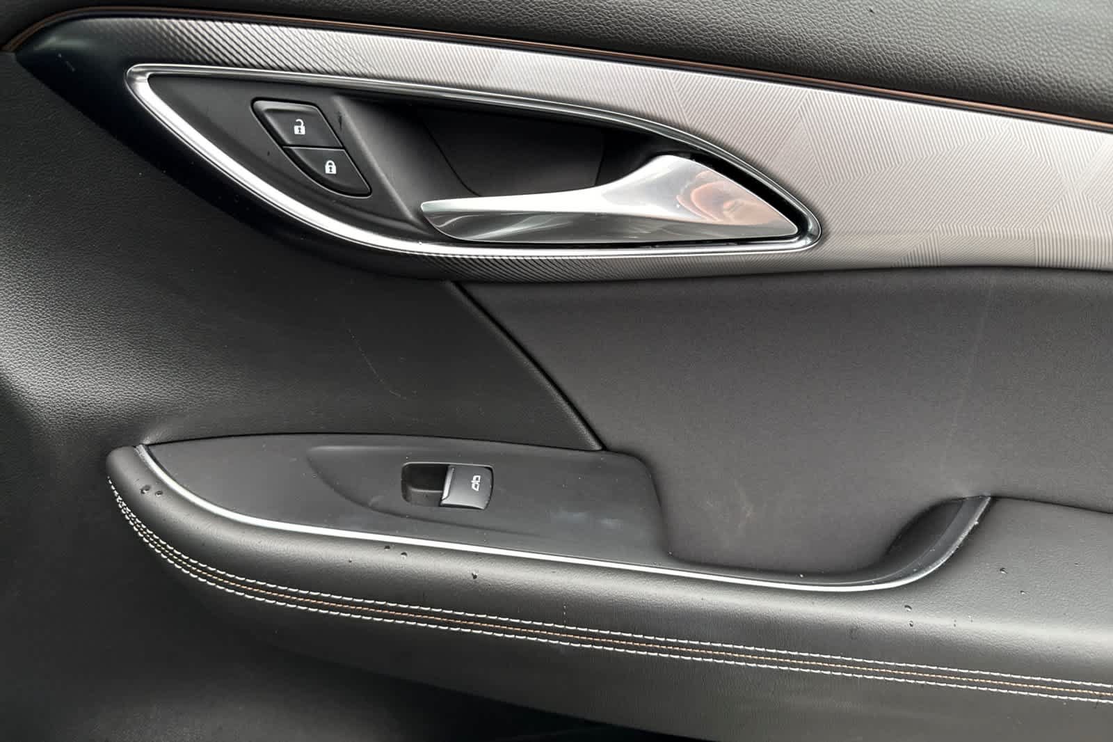 Used 2025 Buick Envision Sport Touring AWD/4WD image 19