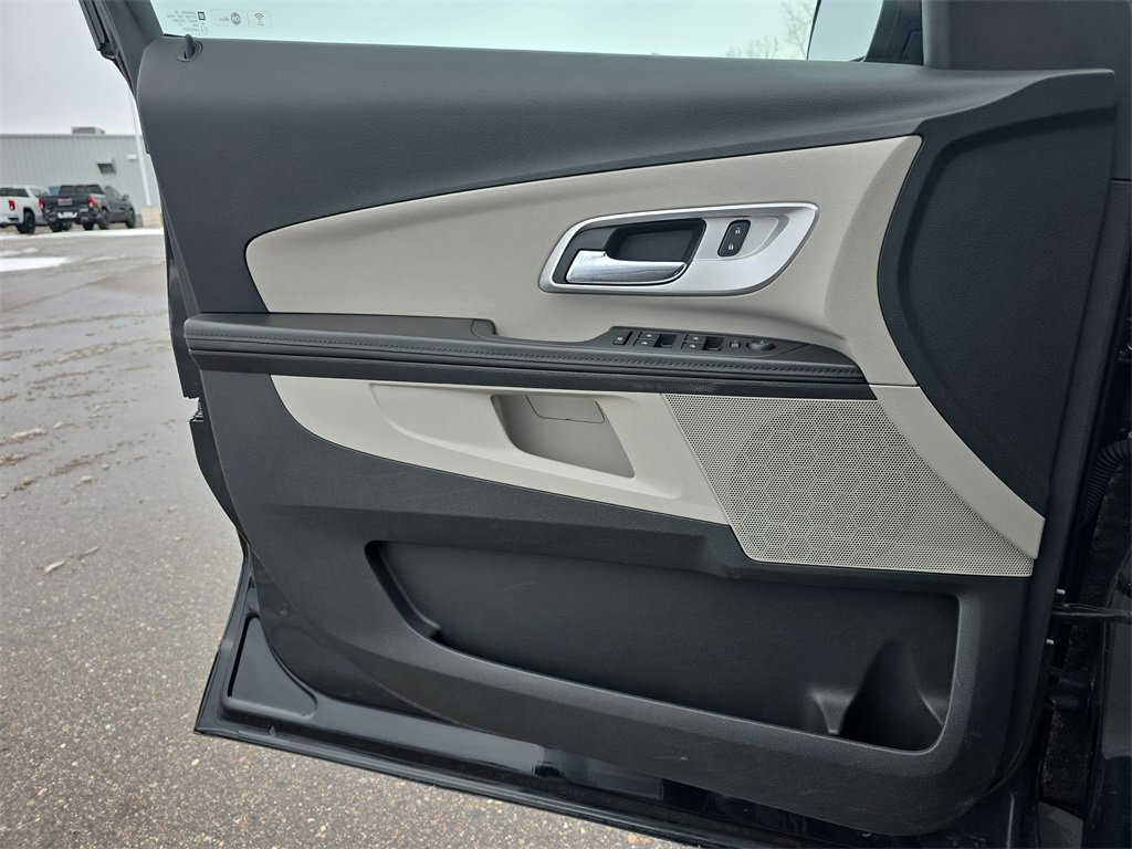 Used 2016 Chevrolet Equinox LTZ w/ Enhanced Convenience Package image 26