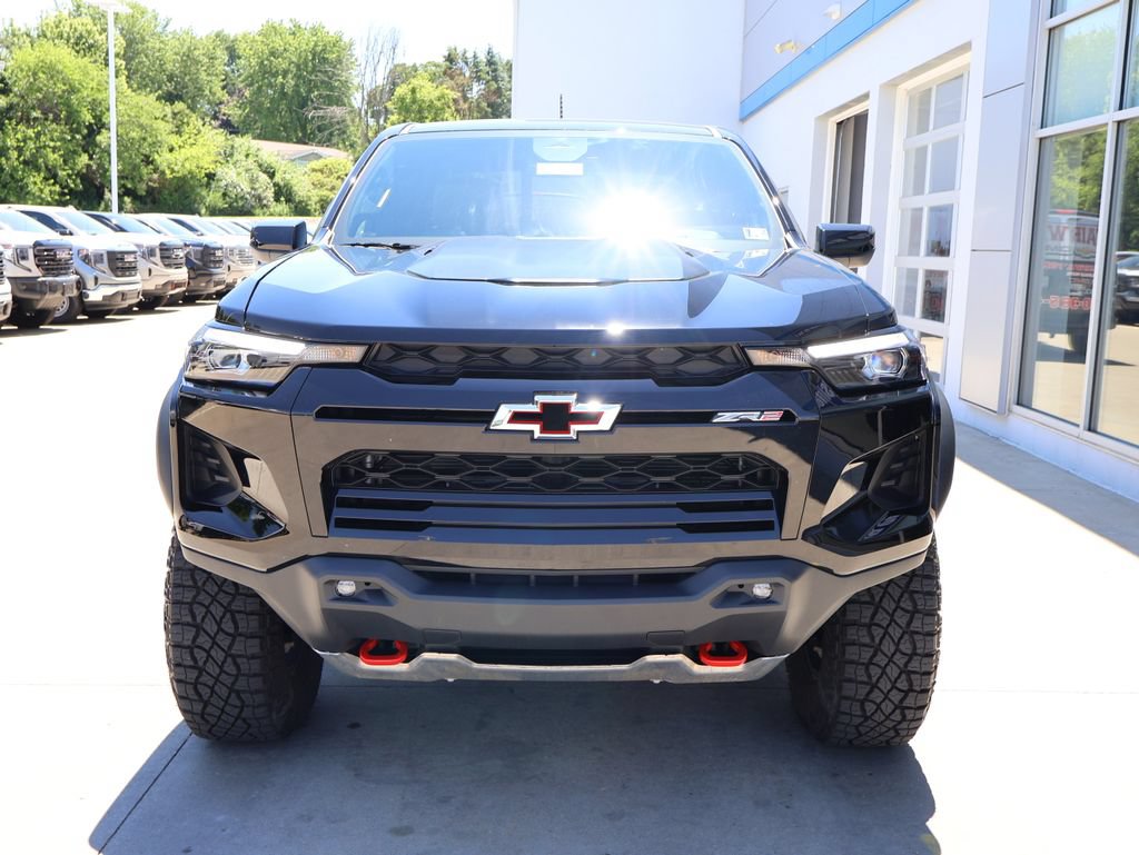 Certified 2025 Chevrolet Colorado ZR2 w/ Midnight Edition AWD/4WD image 5