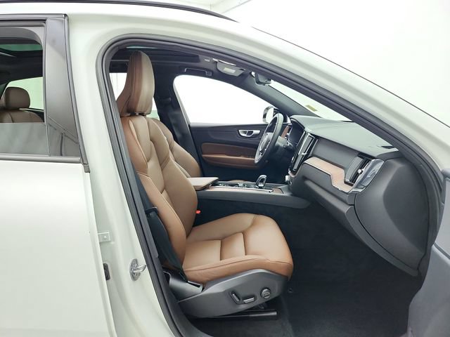 Certified 2023 Volvo XC60 B5 Plus w/ Climate Package AWD/4WD image 14